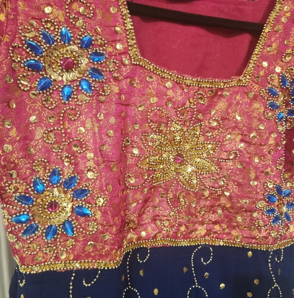 Indian outfit - Picture 2 of 3